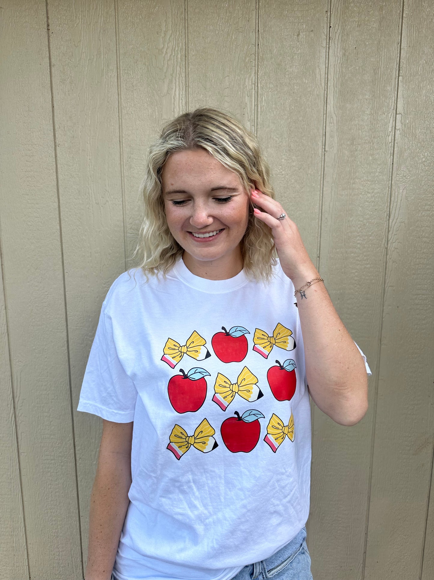 Apples & Pencils Teacher Tshirt