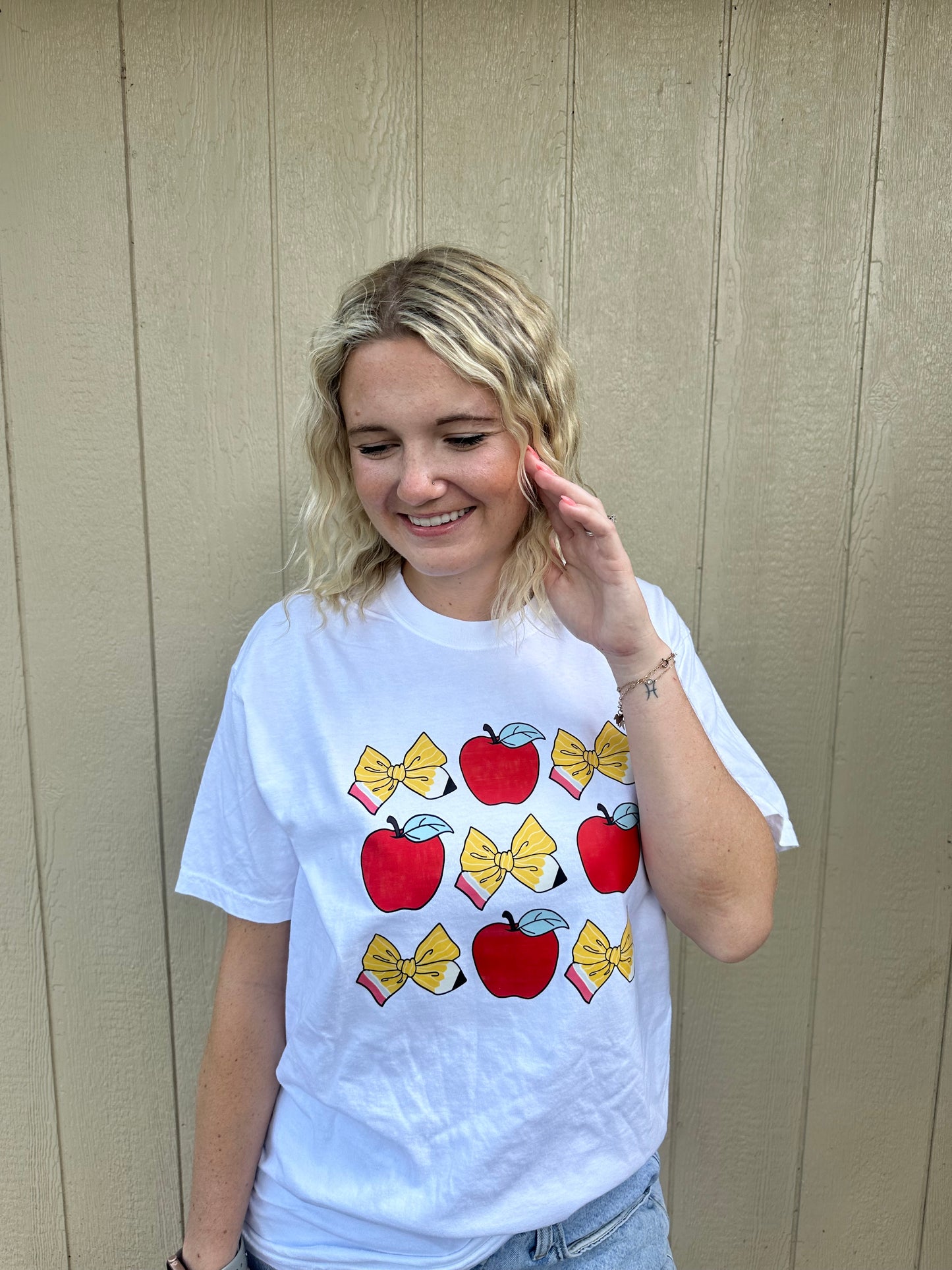 Apples & Pencils Teacher Tshirt